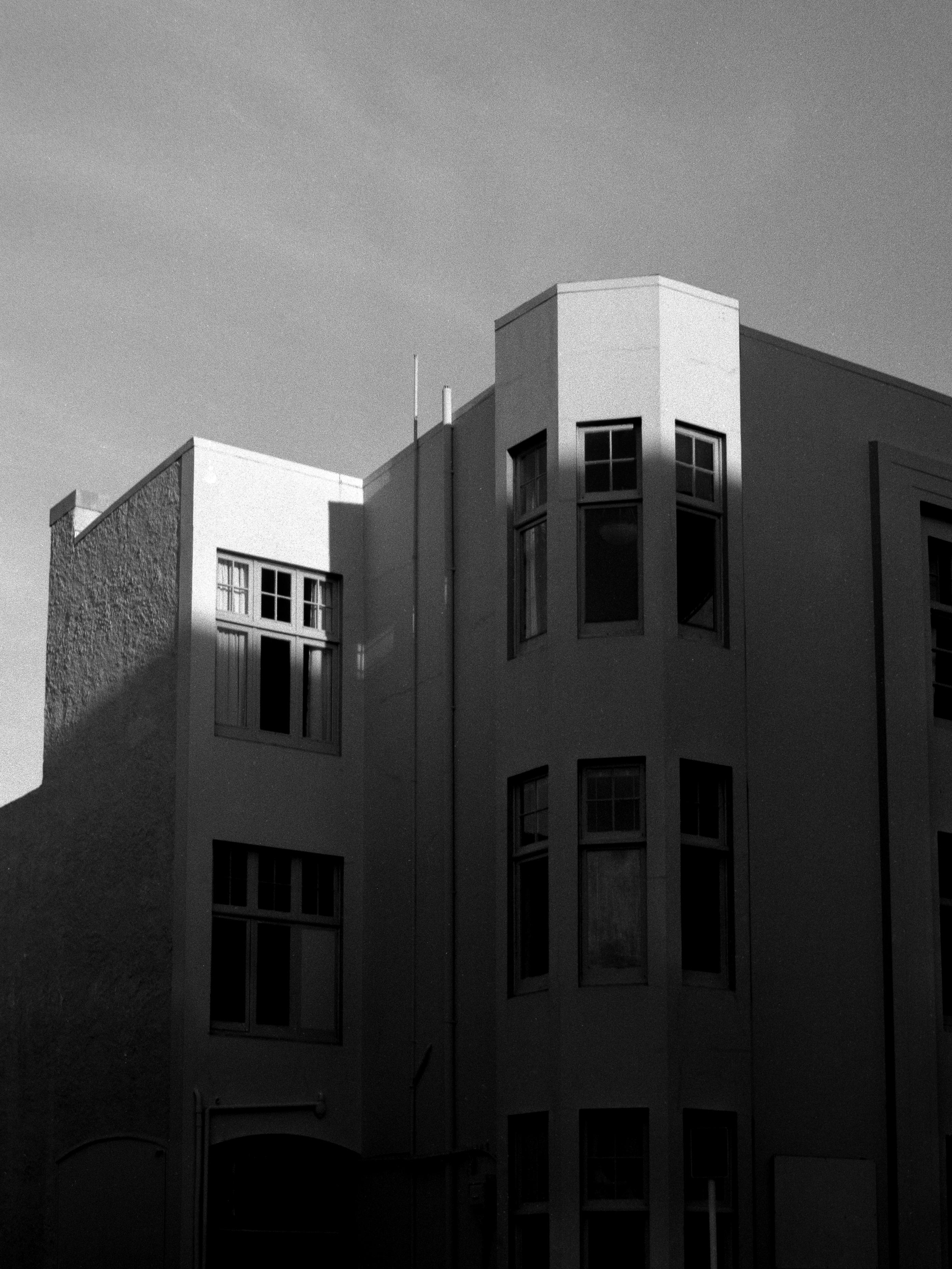 Photo of sunlight on the top of a building